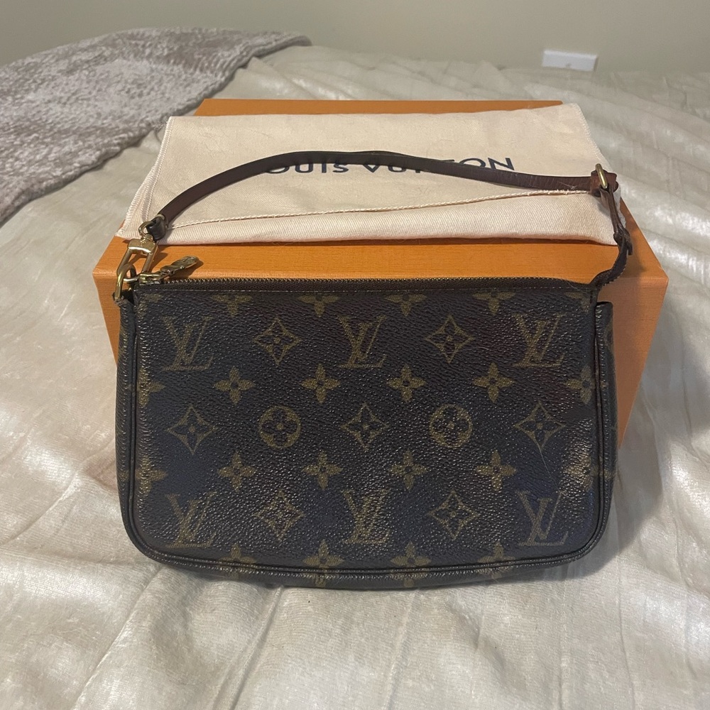 Vintage Louis Vuitton Pochette Accessoires